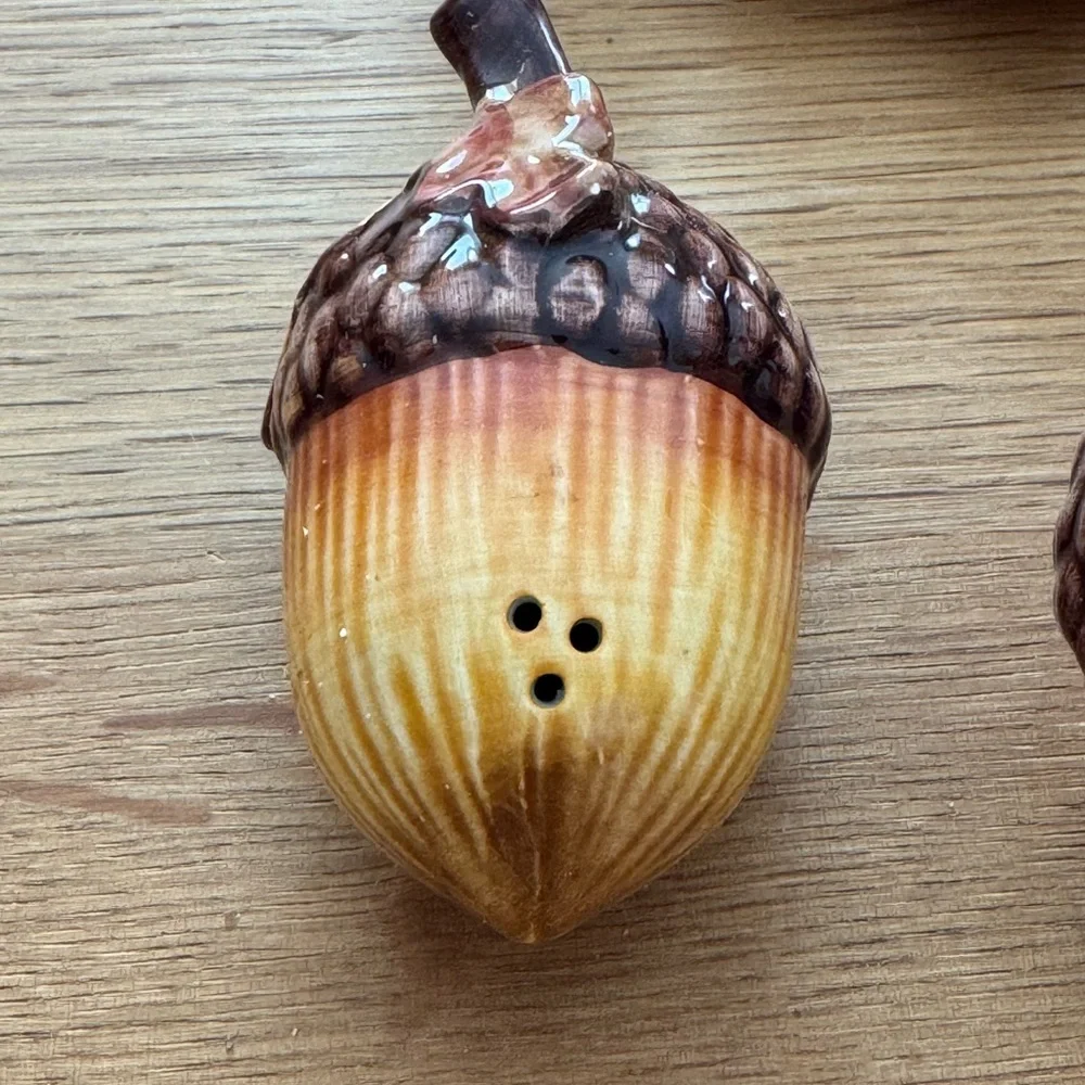 Fitz & Floyd Harvest Acorn Salt & Pepper w/ Leaf Tray